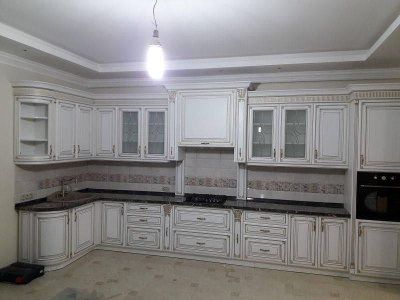 угловая кухня из дерева в Калининграде