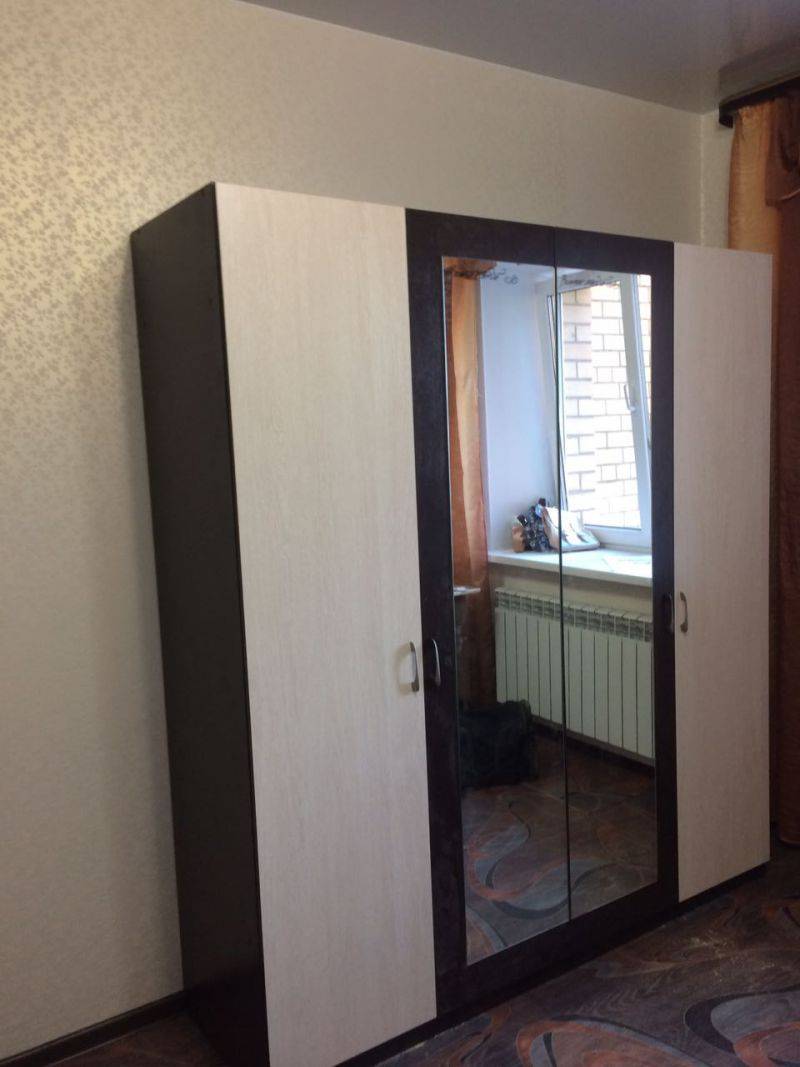 распашной шкаф в комнату в Калининграде