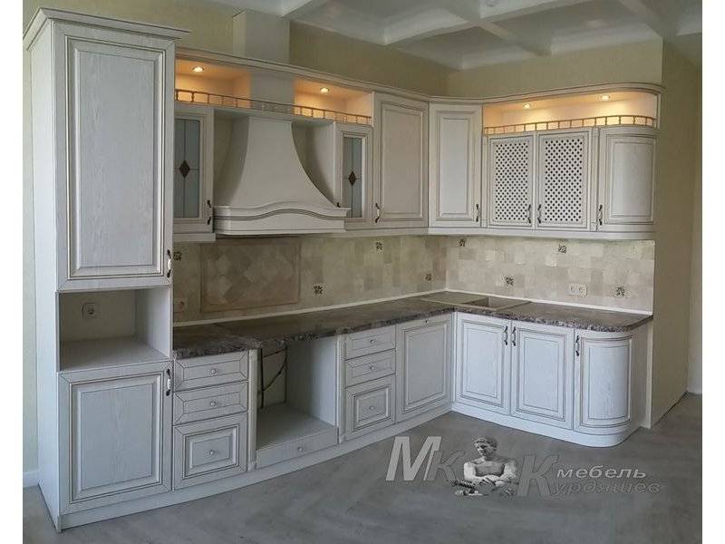 угловая кухня в классическом стиле в Калининграде
