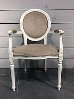 кресло с овальной спинкой «медальон», фасад снежный антик, ткань velvet lux 51 в Калининграде